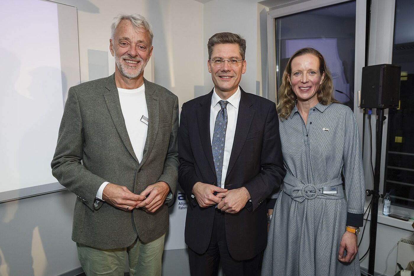 Frank Masurat, ADFC-Bundesvorsitzender, Christian Hirte, Parlamentarischer Staatssekretär im Bundesverkehrsministerium und Dr. Caroline Lodemann, Politische ADFC-Bundesgeschäftsführerin (v. l. n. r.). Frank Masurat, ADFC-Bundesvorsitzender, Christian Hirte, Parlamentarischer Staatssekretär im Bundesverkehrsministerium und Dr. Caroline Lodemann, Politische ADFC-Bundesgeschäftsführerin (v. l. n. r.).