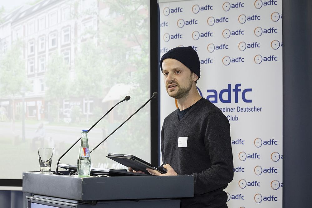 ADFC | Symposium „Mit Schnellausbau zum Fahrradland 2030“ am 6. Dezember 2022 ADFC | Symposium „Mit Schnellausbau zum Fahrradland 2030“ am 6. Dezember 2022